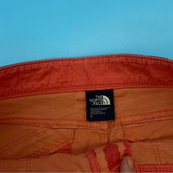 The North Face Women’s All Over Print Orange / Red Logo Patch Shorts Size 6 - Picture 3 of 7